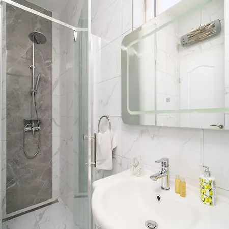 Senjo - One Bedroom With Balcony And Sea View 4 Adults 3 דירה קאבטאט